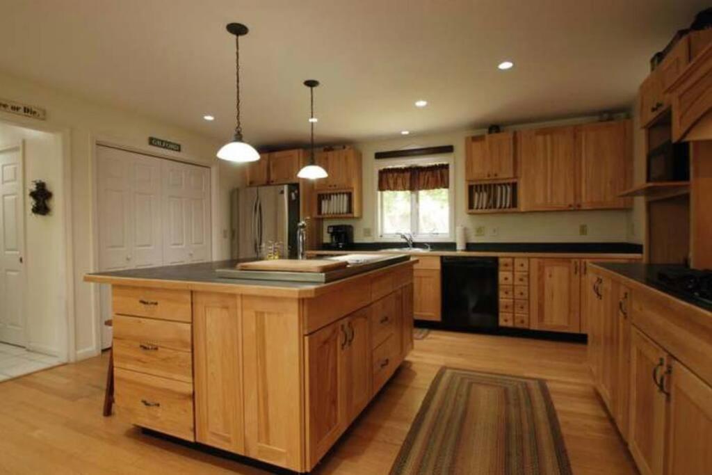 Beautiful Spacious Home W/ Game Room. Gilford Exterior foto