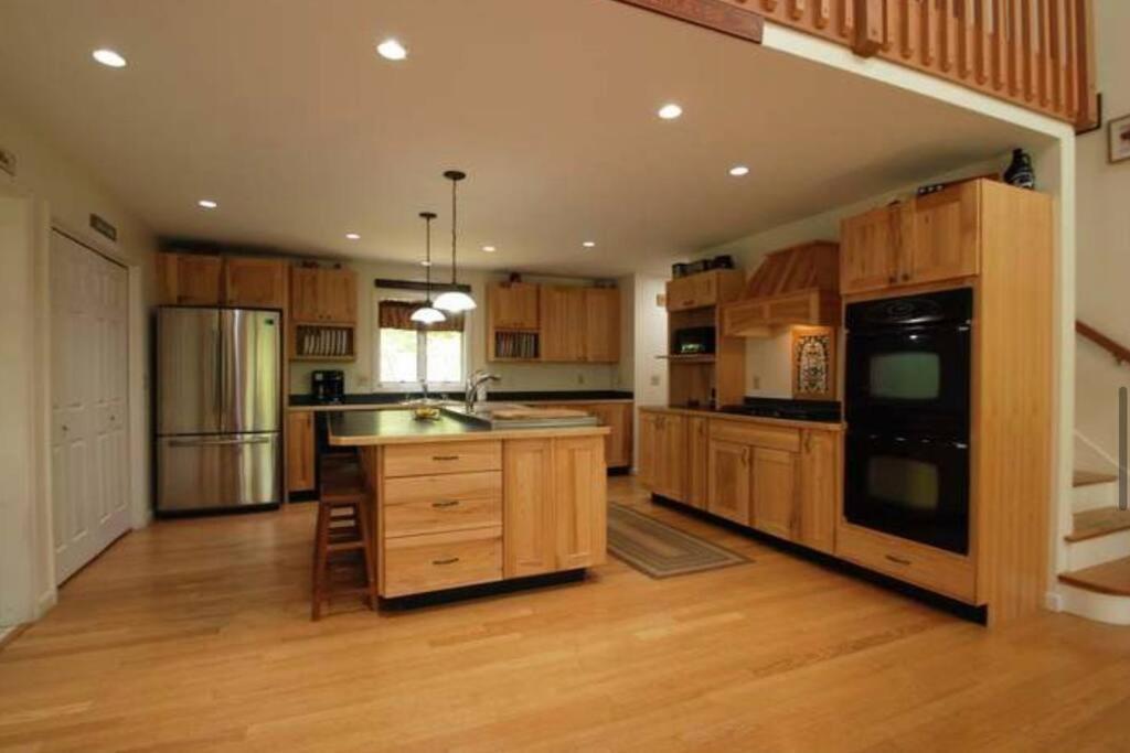 Beautiful Spacious Home W/ Game Room. Gilford Exterior foto