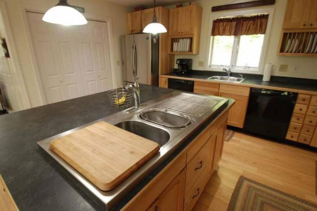 Beautiful Spacious Home W/ Game Room. Gilford Exterior foto
